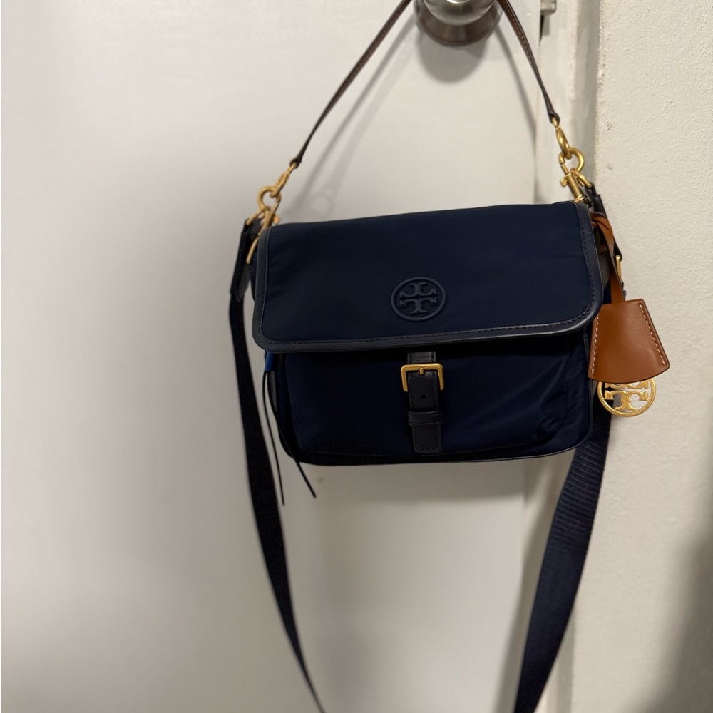 Tory Burch Midnight Crossbody Bag with Gold Details - Picture 6 of 7